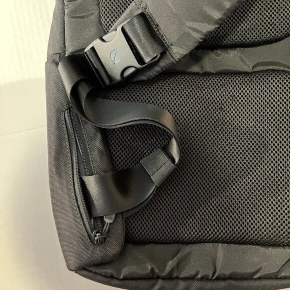 Incase sling laptop backpack - Picture 10 of 10